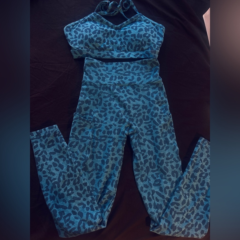 Bombshell Sportswear Blue Leggings with Leopard Print